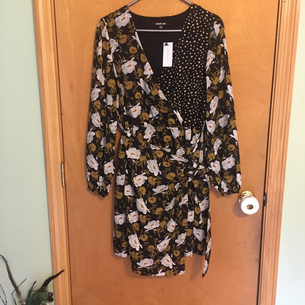 Sugar + Lip Wrap Dress Women Size M Black Floral‎ Polka Dot NEW Buckle Detail